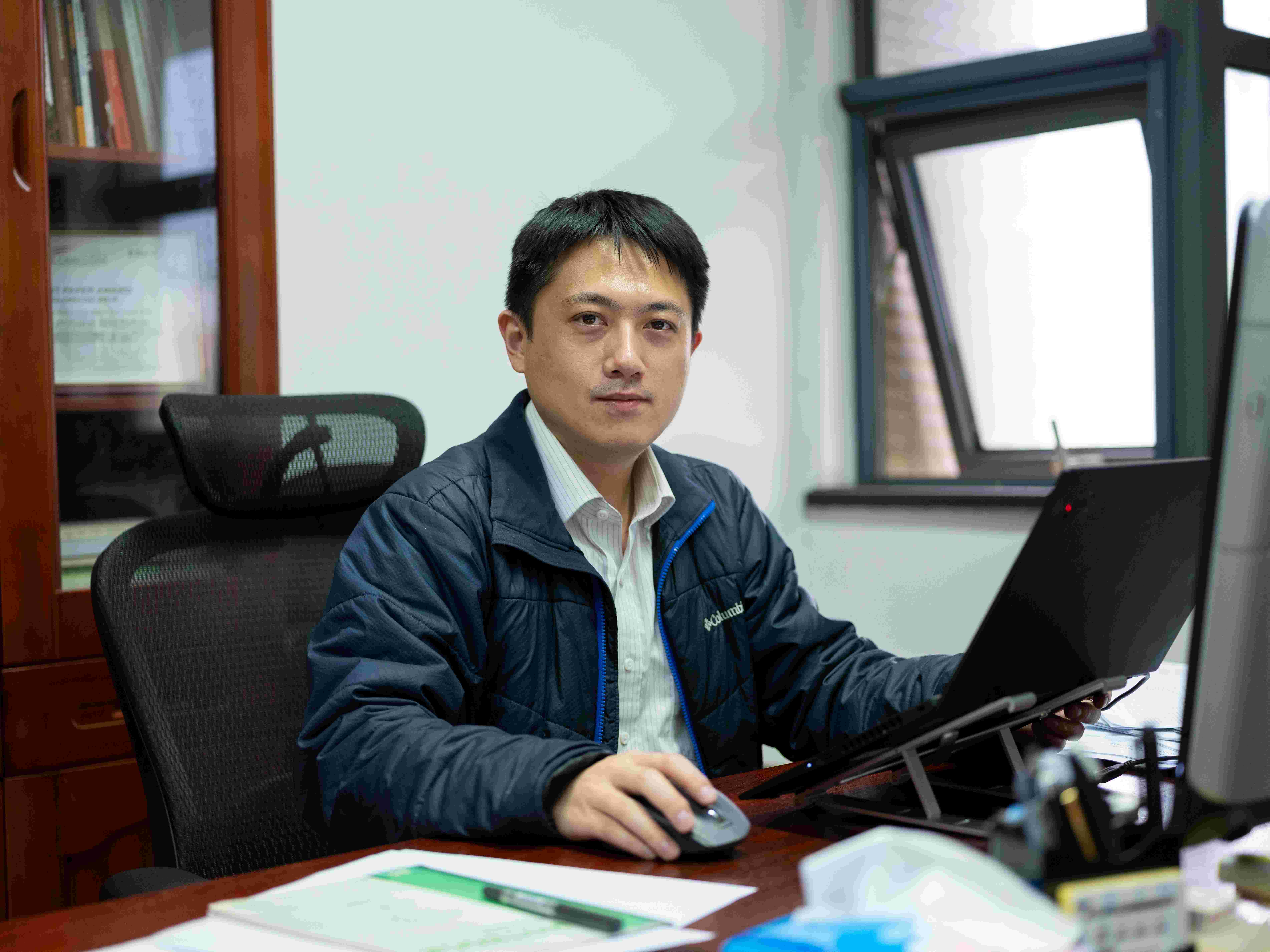 【尋訪(fǎng)身邊的榜樣】靜心盡力——記東南大學(xué)信息科學(xué)與工程學(xué)院青年教授許威